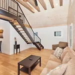 Riverview Executive Home A